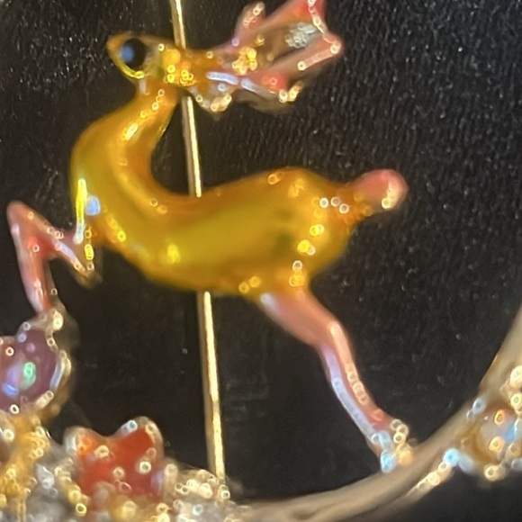 BROOCH GOLD HALF MOON WITH A REINDEER - Picture 2 of 8